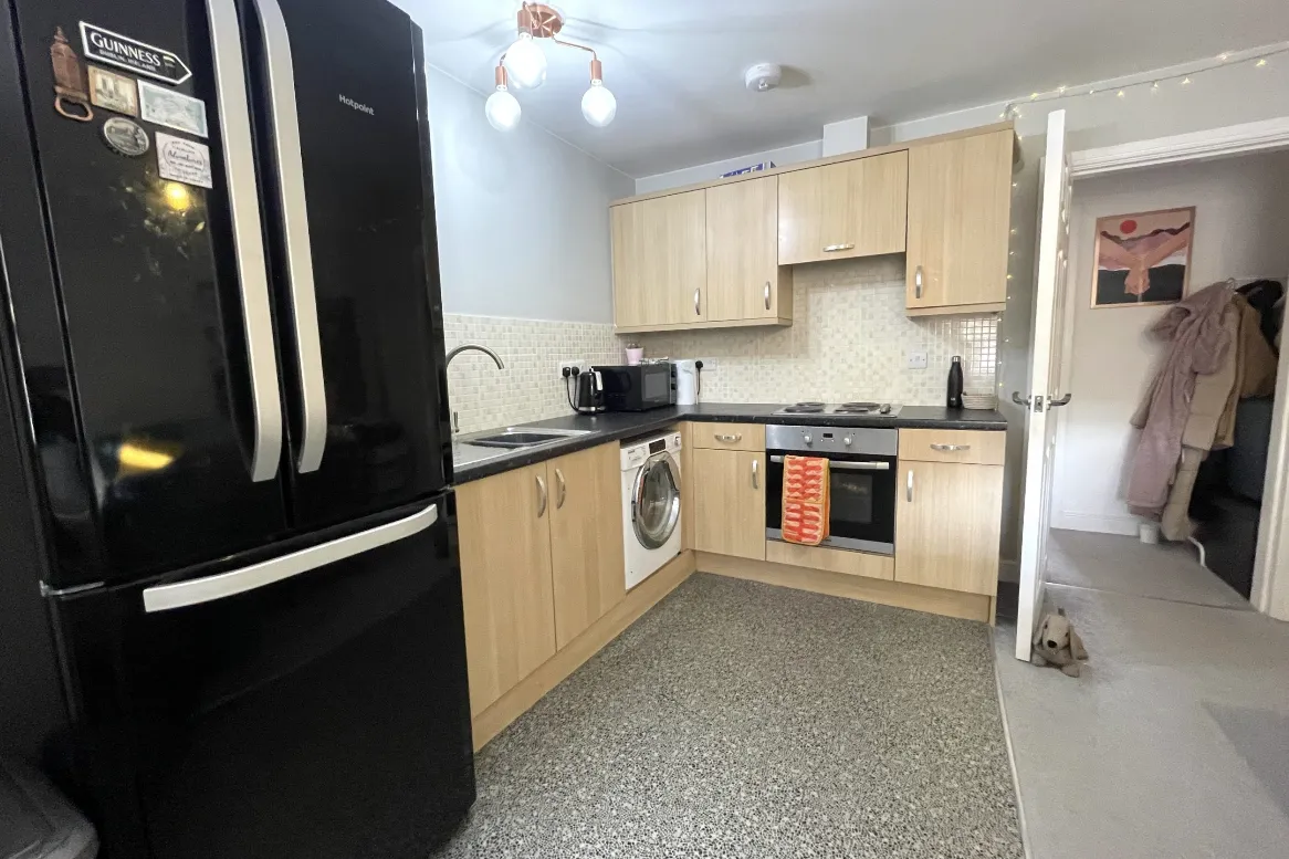STUDENT HOUSING - Robey Court, LN5 - 2 BED - Image 1